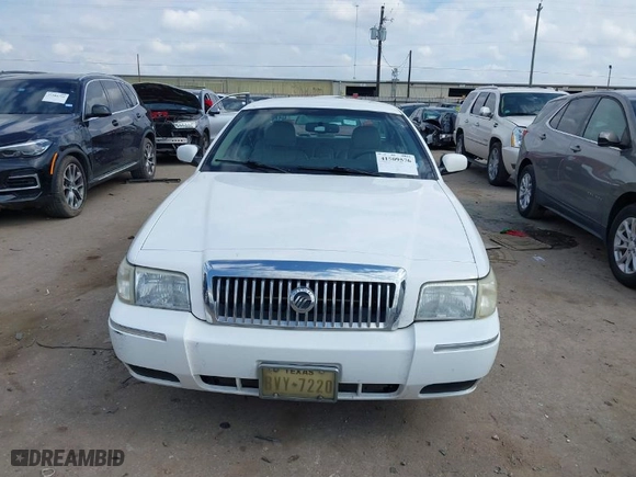2009 Mercury Grand Marquis LS with VIN 2MEHM75V39X622111, listed as a IAAI auction lot 41509576 with 197,552 mi miles. Bid and sale history available at carsss.com. Image 12.
