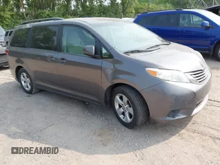 2017 Toyota Sienna LE Auto Access Seat с VIN 5TDKZ3DC5HS806235, выставлен на аукционе IAAI как лот 42434724 с пробегом 223 996 миль миль и . История ставок и продаж доступна на DreamBid. Изображение 1.