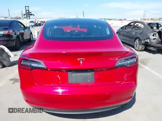2019 Tesla Model 3 Mid Range с VIN 5YJ3E1EA7KF396485, выставлен на аукционе IAAI как лот 41999619 с пробегом 48 090 миль миль и . История ставок и продаж доступна на DreamBid. Изображение 17.