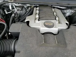 2017 Cadillac Escalade ESV Platinum z VIN 1GYS4KKJ8HR264342, wystawiony jako Copart lot #45761765 z przebiegiem 105 779 mil mil oraz Szkoda całkowita • Salvage title. Historia ofert i sprzedaży dostępna na DreamBid. Obrazek 13.