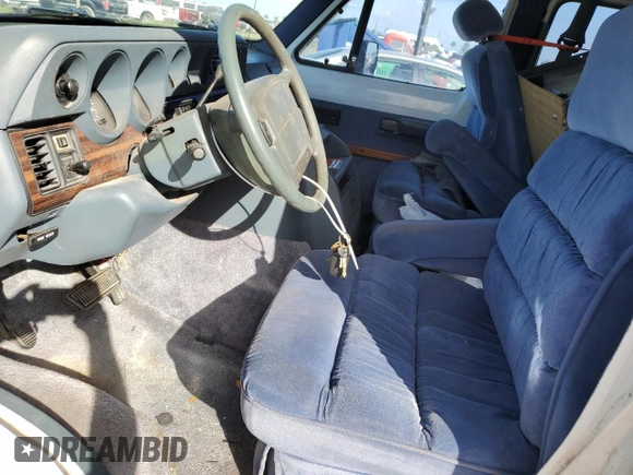 1996 Dodge Cargo z VIN 2B6HB21Y8TK102554, wystawiony jako Copart lot #75573984 z przebiegiem 221 439 mil mil oraz Szkoda całkowita • Salvage title. Historia ofert i sprzedaży dostępna na DreamBid. Obrazek 7.
