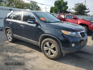 2013 Kia Sorento EX with VIN 5XYKU4A60DG394087, listed as a Copart auction lot 60324665 with 130,736 mi miles and Salvage title. Bid and sale history available at DreamBid. Image 4.