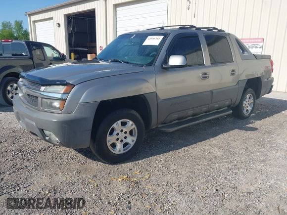 2002 Chevrolet Avalanche with VIN 3GNEK13T52G331996, listed as a IAAI auction lot 42056341 with 283,326 mi miles. Bid and sale history available at carsss.com. Image 2.