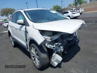 2018 Ford Escape Titanium z VIN 1FMCU0J94JUC09729, wystawiony jako IAAI lot #42374513 z przebiegiem 49 248 mil mil oraz . Historia ofert i sprzedaży dostępna na DreamBid. Obrazek 1.