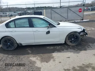 2014 BMW 3 Series 328d xDrive z VIN WBA3D5C5XEKX99221, wystawiony jako IAAI lot #41628911 z przebiegiem 129 095 mil mil oraz . Historia ofert i sprzedaży dostępna na DreamBid. Obrazek 13.