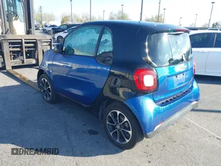2016 Smart fortwo Passion z VIN WMEFJ5DA4GK067126, wystawiony jako IAAI lot #41559385 z przebiegiem 79 540 mil mil oraz . Historia ofert i sprzedaży dostępna na DreamBid. Obrazek 3.