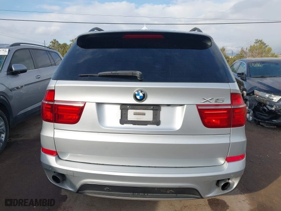 2011 BMW X5 35i with VIN 5UXZV4C5XBL407637, listed as a IAAI auction lot 41454552 with 204,510 mi miles. Bid and sale history available at carsss.com. Image 16.
