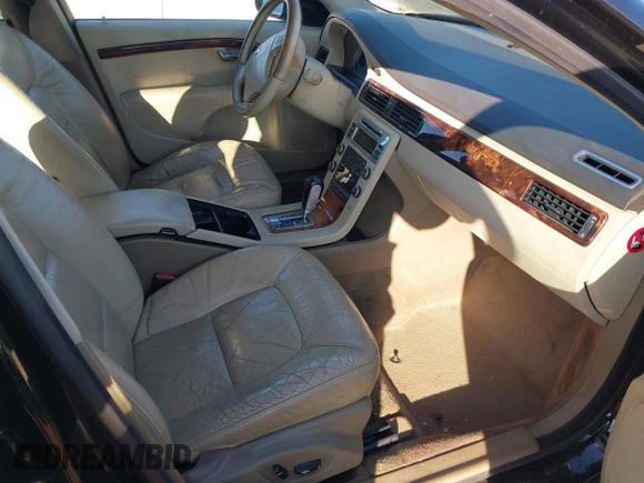 2008 Volvo V70 with VIN YV1BW982781048824, listed as a IAAI auction lot 41674791 with 184,959 mi miles and . Bid and sale history available at DreamBid. Image 5.