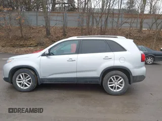 2015 Kia Sorento LX with VIN 5XYKTCA65FG632435, listed as a IAAI auction lot 41663787 with 126,722 mi miles. Bid and sale history available at carsss.com. Image 15.