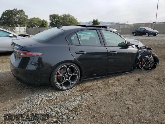 2024 Alfa Romeo Giulia Veloce z VIN ZARFAMBN1R7683506, wystawiony jako Copart lot #84331444 z przebiegiem Nie podano mil oraz Szkoda całkowita • Salvage title. Historia ofert i sprzedaży dostępna na DreamBid. Obrazek 3.