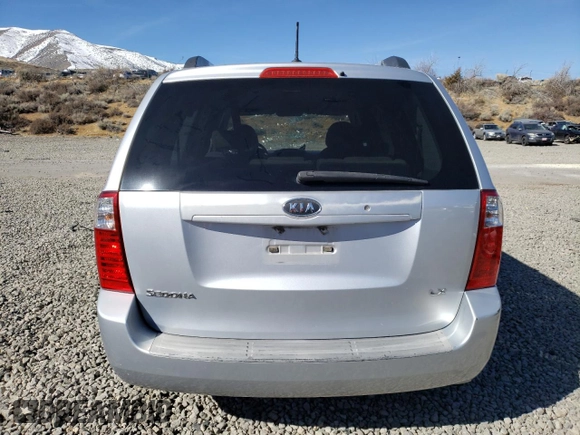 2009 Kia Sedona LX with VIN KNDMB233496304472, listed as a Copart auction lot 47272105 with 184,370 mi miles and Salvage Title. Bid and sale history available at carsss.com. Image 6.