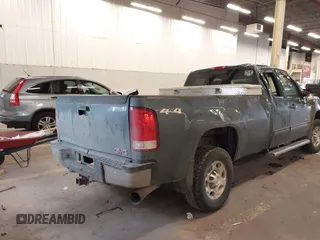2008 GMC Sierra 2500HD SLT z VIN 1GTHK29648E184776, wystawiony jako IAAI lot #41702854 z przebiegiem 215 160 mil mil oraz . Historia ofert i sprzedaży dostępna na DreamBid. Obrazek 15.