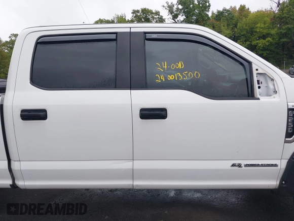 2018 Ford Super Duty F-250 SRW XL with VIN 1FT7W2BTXJEB84089, listed as a IAAI auction lot 40456238 with 180,297 mi miles. Bid and sale history available at carsss.com. Image 13.