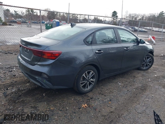 2022 Kia Forte LXS z VIN 3KPF24AD2NE501838, wystawiony jako IAAI lot #41022349 z przebiegiem 37 375 mil mil oraz . Historia ofert i sprzedaży dostępna na DreamBid. Obrazek 4.