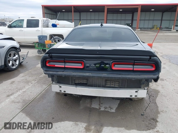 2017 Dodge Challenger SXT z VIN 2C3CDZAG5HH501706, wystawiony jako IAAI lot #41508621 z przebiegiem 93 658 mil mil oraz . Historia ofert i sprzedaży dostępna na DreamBid. Obrazek 16.