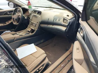 2017 Nissan Maxima SV z VIN 1N4AA6AP4HC396403, wystawiony jako IAAI lot #41644403 z przebiegiem Nie podano mil oraz . Historia ofert i sprzedaży dostępna na DreamBid. Obrazek 5.