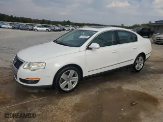 2009 Volkswagen Passat Sedan Komfort with VIN WVWJK73C59P025834, listed as a Copart auction lot 77911864 with 185,704 mi miles and Salvage Title. Bid and sale history available at carsss.com. Image 1.