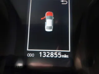 2020 Toyota Camry SE z VIN 4T1G11AKXLU908241, wystawiony jako IAAI lot #42093849 z przebiegiem 132 855 mil mil oraz . Historia ofert i sprzedaży dostępna na DreamBid. Obrazek 16.