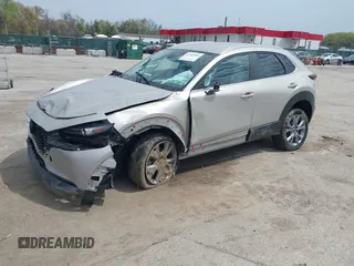 2022 Mazda CX-30 S Select z VIN 3MVDMBBL2NM439681, wystawiony jako IAAI lot #41960902 z przebiegiem 22 730 mil mil oraz . Historia ofert i sprzedaży dostępna na DreamBid. Obrazek 2.