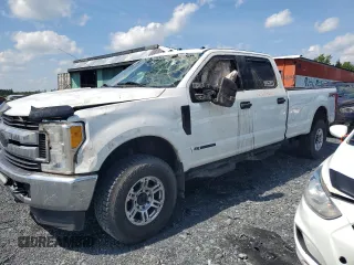 2017 Ford F-250 Lariat z VIN 1FT7W2BT5HEE76016, wystawiony jako Copart lot #62360655 z przebiegiem 180 899 mil mil oraz Szkoda całkowita • Salvage title. Historia ofert i sprzedaży dostępna na DreamBid. Obrazek 1.