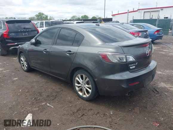 2011 Mazda 3 S Grand Touring z VIN JM1BL1W62B1395006, wystawiony jako IAAI lot #42213357 z przebiegiem 149 519 mil mil oraz . Historia ofert i sprzedaży dostępna na DreamBid. Obrazek 3.