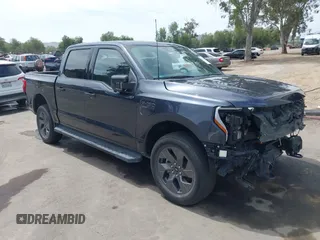 2022 Ford F-150 Lightning Pro z VIN 1FTVW1EL8NWG14716, wystawiony jako IAAI lot #42238487 z przebiegiem 39 215 mil mil oraz . Historia ofert i sprzedaży dostępna na DreamBid. Obrazek 1.