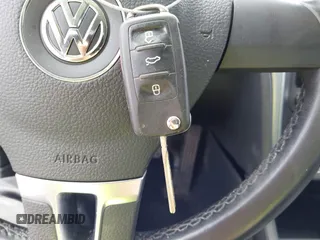 2014 Volkswagen Passat S z VIN 1VWAT7A33EC038497, wystawiony jako IAAI lot #41922616 z przebiegiem 110 509 mil mil oraz . Historia ofert i sprzedaży dostępna na DreamBid. Obrazek 11.
