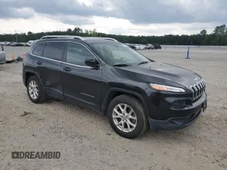 2016 Jeep Cherokee Latitude with VIN 1C4PJMCB8GW117946, listed as a Copart auction lot 50617765 with 135,859 mi miles and Salvage Title. Bid and sale history available at DreamBid. Image 4.