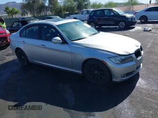 2011 BMW 3 Series 328i z VIN WBAPH5C57BA445776, wystawiony jako IAAI lot #42397904 z przebiegiem 131 320 mil mil oraz . Historia ofert i sprzedaży dostępna na DreamBid. Obrazek 1.