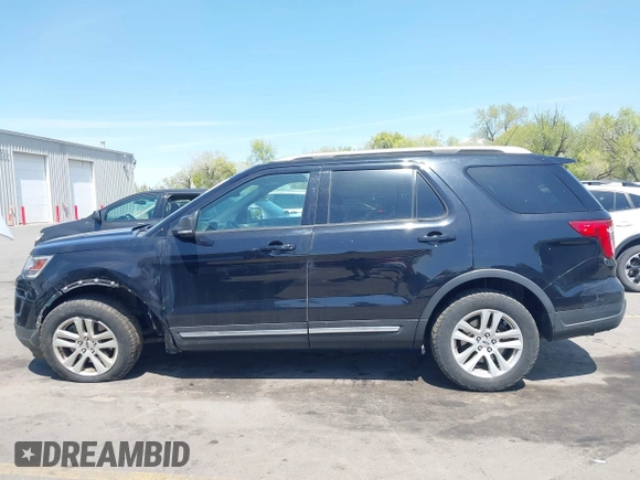 2019 Ford Explorer XLT z VIN 1FM5K8D81KGB26100, wystawiony jako IAAI lot #42074775 z przebiegiem 91 944 mil mil oraz . Historia ofert i sprzedaży dostępna na DreamBid. Obrazek 15.