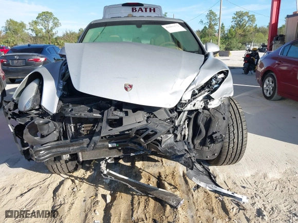 2011 Porsche Cayenne S with VIN WP1AB2A2XBLA44131, listed as a IAAI auction lot 41063172 with 1 mi miles. Bid and sale history available at carsss.com. Image 6.