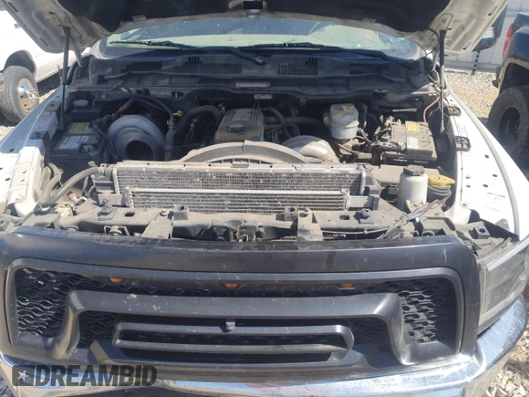 2018 Ram 2500 Tradesman z VIN 3C6UR5CL3JG348471, wystawiony jako Copart lot #64247285 z przebiegiem 398 440 mil mil oraz Czysty tytuł • Clean title. Historia ofert i sprzedaży dostępna na DreamBid. Obrazek 11.
