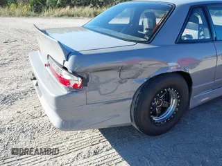 1992 Nissan 240SX z VIN JN1MS34P9NW100593, wystawiony jako IAAI lot #40867667 z przebiegiem Nie podano mil oraz . Historia ofert i sprzedaży dostępna na DreamBid. Obrazek 6.