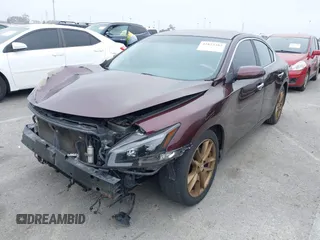 2014 Nissan Maxima S z VIN 1N4AA5AP5EC439085, wystawiony jako IAAI lot #41823382 z przebiegiem 131 218 mil mil oraz . Historia ofert i sprzedaży dostępna na DreamBid. Obrazek 2.