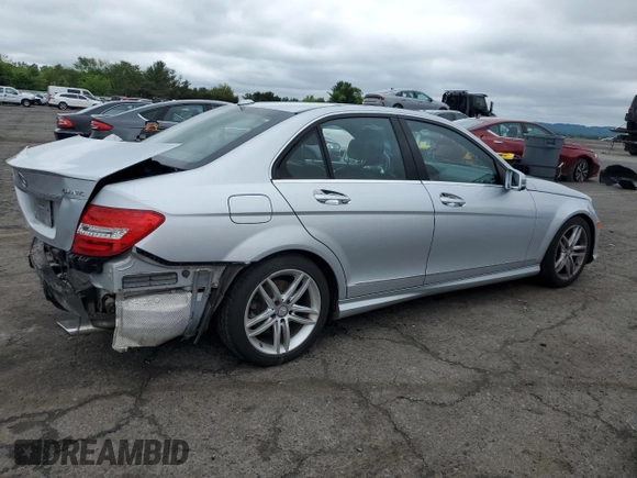 2013 Mercedes-Benz C 300 Sport z VIN WDDGF8AB9DR283386, wystawiony jako Copart lot #58867615 z przebiegiem 117 572 mil mil oraz Szkoda całkowita • Salvage title. Historia ofert i sprzedaży dostępna na DreamBid. Obrazek 3.