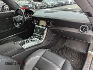 2012 Mercedes-Benz SLS AMG z VIN WDDRK7HA9CA006858, wystawiony jako Copart lot #46749725 z przebiegiem 20 085 mil mil oraz Tytuł czysty. Historia ofert i sprzedaży dostępna na DreamBid. Obrazek 6.
