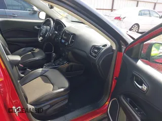 2021 Jeep Compass Latitude z VIN 3C4NJDBB5MT603608, wystawiony jako IAAI lot #40036775 z przebiegiem 61 257 mil mil oraz . Historia ofert i sprzedaży dostępna na DreamBid. Obrazek 5.