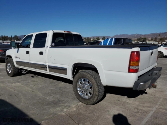 2002 GMC Sierra 2500HD SLE with VIN 1GTHK23162F244037, listed as a Copart auction lot 85600664 with 171,316 mi miles and Clean Title. Bid and sale history available at carsss.com. Image 2.