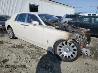 2004 Rolls-Royce Phantom z VIN SCA1S68414UX07249, wystawiony jako Copart lot #88060075 z przebiegiem Nie podano mil oraz Szkody całkowita. Historia ofert i sprzedaży dostępna na DreamBid. Obrazek 4.