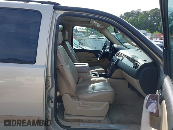 2007 Chevrolet Suburban LTZ with VIN 3GNFC16027G165110, listed as a IAAI auction lot 42120542 with 270,223 mi miles. Bid and sale history available at carsss.com. Image 5.