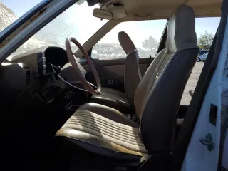 1985 Toyota Tercel z VIN JT2AL32WXF0198845, wystawiony jako Copart lot #79567594 z przebiegiem 84 298 mil mil oraz Czysty tytuł • Clean title. Historia ofert i sprzedaży dostępna na DreamBid. Obrazek 7.