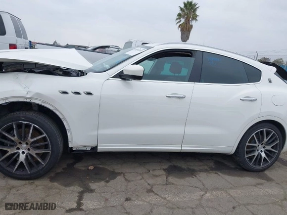 2017 Maserati Levante S with VIN ZN661YUS3HX224978, listed as a IAAI auction lot 41808765 with 1 mi miles. Bid and sale history available at carsss.com. Image 13.