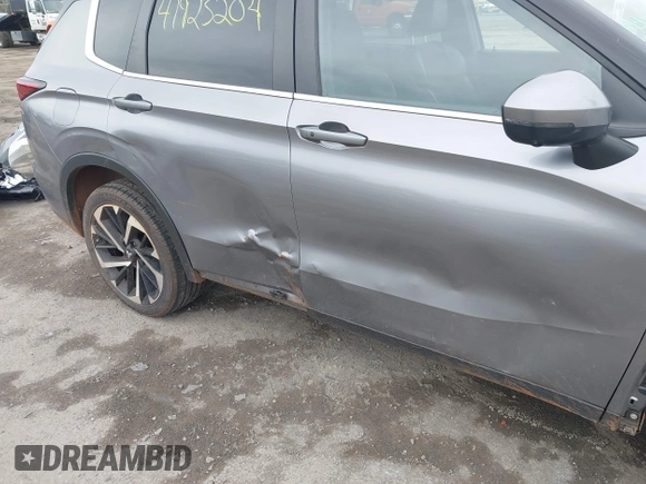 2022 Mitsubishi Outlander SE z VIN JA4J4UA83NZ023998, wystawiony jako IAAI lot #41923204 z przebiegiem 68 788 mil mil oraz . Historia ofert i sprzedaży dostępna na DreamBid. Obrazek 22.