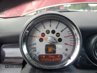 2009 MINI Hardtop z VIN WMWMF33569TW79600, wystawiony jako Copart lot #58392825 z przebiegiem 121 371 mil mil oraz Czysty tytuł • Clean title. Historia ofert i sprzedaży dostępna na DreamBid. Obrazek 9.