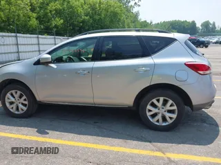 2013 Nissan Murano S z VIN JN8AZ1MW9DW318446, wystawiony jako IAAI lot #42448596 z przebiegiem 183 499 mil mil oraz . Historia ofert i sprzedaży dostępna na DreamBid. Obrazek 14.
