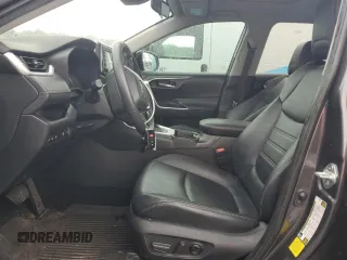 2021 Toyota RAV4 XLE Premium z VIN 2T3C1RFV0MC106727, wystawiony jako Copart lot #59282205 z przebiegiem 48 074 mil mil oraz Szkoda całkowita • Salvage title. Historia ofert i sprzedaży dostępna na DreamBid. Obrazek 7.