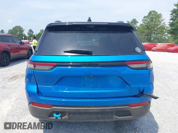 2022 Jeep Grand Cherokee Trailhawk with VIN 1C4RJYC68N8759961, listed as a IAAI auction lot 42589997 with 28,429 mi miles and . Bid and sale history available at DreamBid. Image 17.