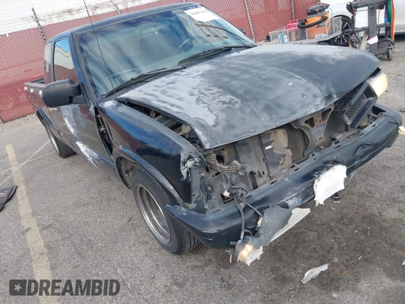 2000 Chevrolet S-10 LS with VIN 1GCCS19W2Y8170281, listed as a IAAI auction lot 41687414 with 186,332 mi miles. Bid and sale history available at carsss.com. Image 6.