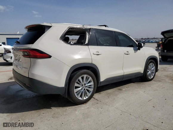 2024 Toyota Grand Highlander XLE with VIN 5TDAAAB53RS035500, listed as a Copart auction lot 48262465 with 11,982 mi miles and Salvage Title. Bid and sale history available at carsss.com. Image 3.