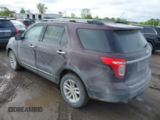 2011 Ford Explorer XLT z VIN 1FMHK8D80BGA76237, wystawiony jako IAAI lot #42331477 z przebiegiem 212 158 mil mil oraz . Historia ofert i sprzedaży dostępna na DreamBid. Obrazek 3.